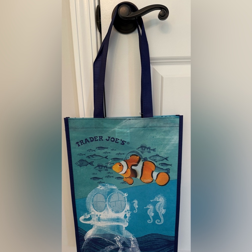 Trader Joe's Reusable Bag Ocean Clown Fish Tote Recycled Plastic From Ocean  NWT
